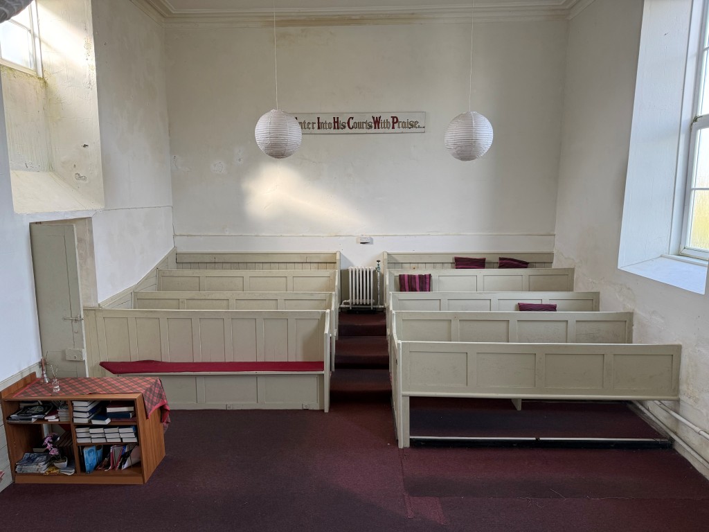 Lot: 120 - FREEHOLD DETACHED FORMER METHODIST CHURCH WITH POTENTIAL - Worship room seating area